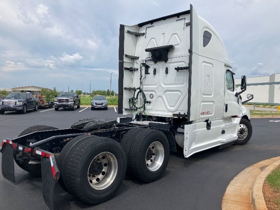 Sleeper Tractor-Heavy Duty Tractors-Freightliner-2020-T12664ST-Madison-AL-638,746\n\t\tmiles-$ 55,750 - Image 7