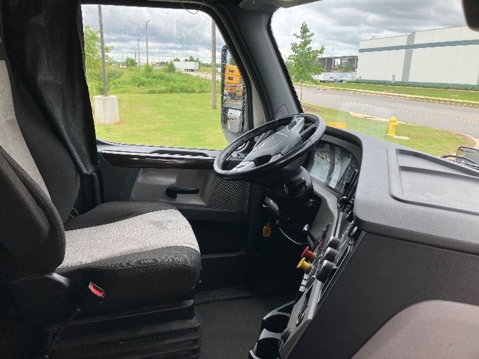 Sleeper Tractor-Heavy Duty Tractors-Freightliner-2020-T12664ST-Madison-AL-645,522\n\t\tmiles-$ 54,750 - Image 15