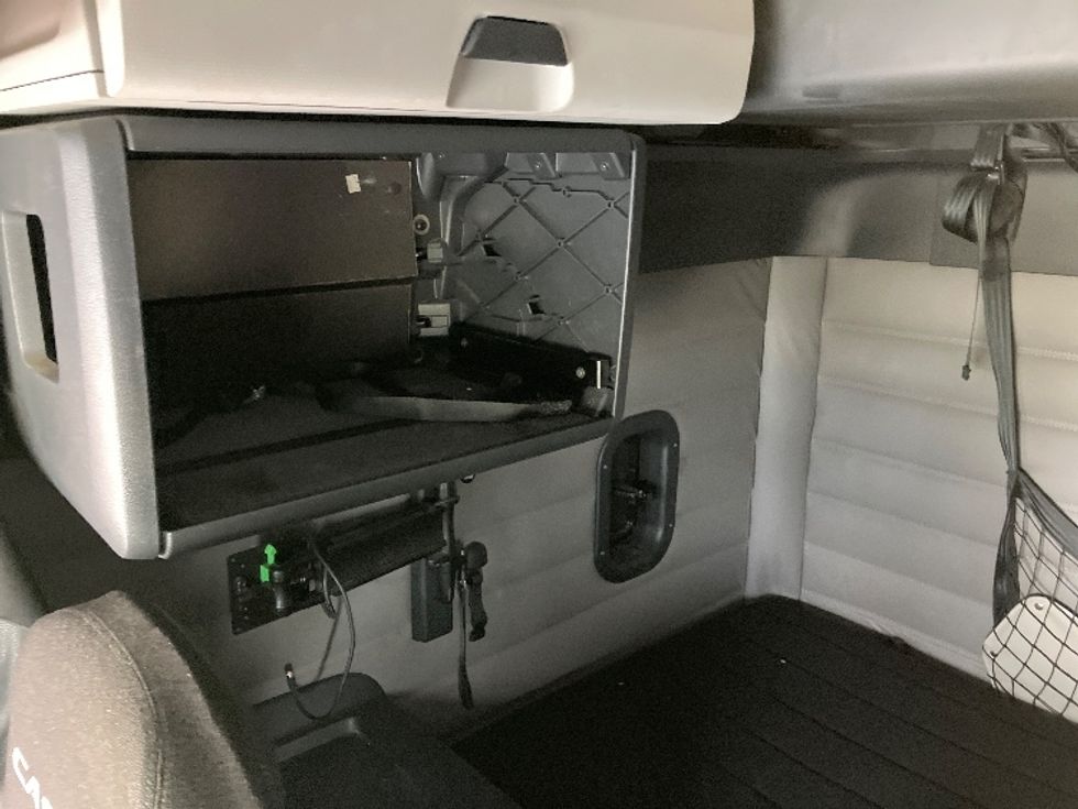 Sleeper Tractor-Heavy Duty Tractors-Freightliner-2020-T12664ST-Madison-AL-645,522\n\t\tmiles-$ 54,750 - Image 18