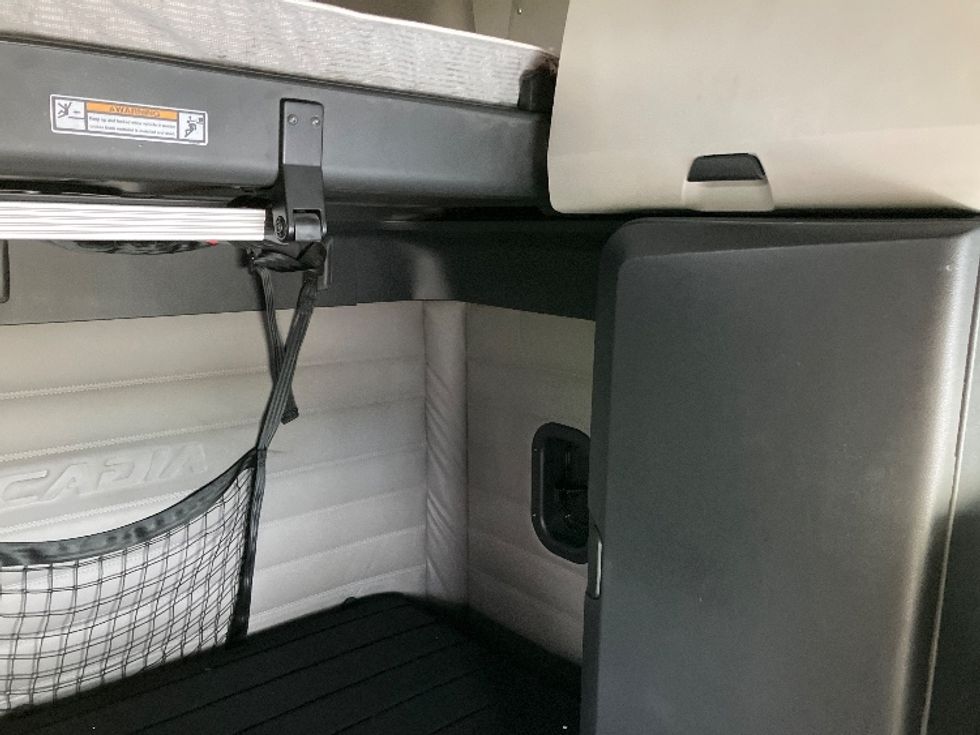 Sleeper Tractor-Heavy Duty Tractors-Freightliner-2020-T12664ST-Madison-AL-645,522\n\t\tmiles-$ 54,750 - Image 19