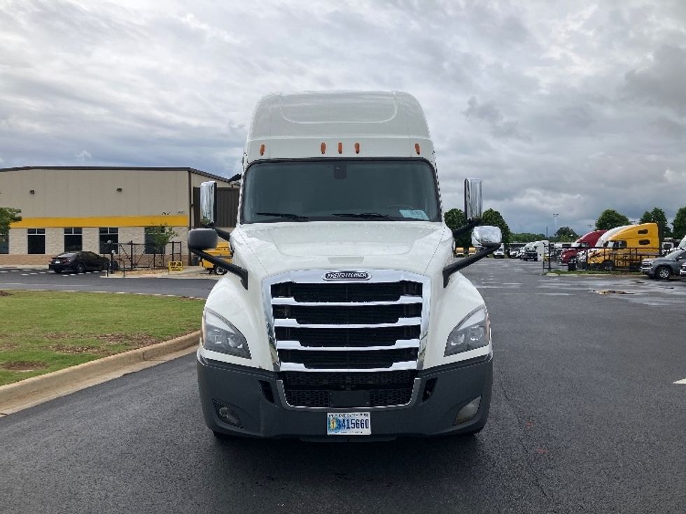 Sleeper Tractor-Heavy Duty Tractors-Freightliner-2020-T12664ST-Madison-AL-645,522\n\t\tmiles-$ 54,750 - Image 2
