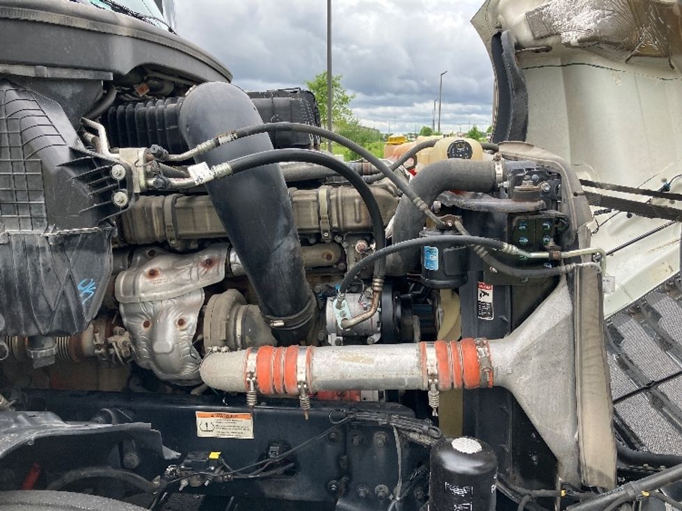 Sleeper Tractor-Heavy Duty Tractors-Freightliner-2020-T12664ST-Madison-AL-645,522\n\t\tmiles-$ 54,750 - Image 21