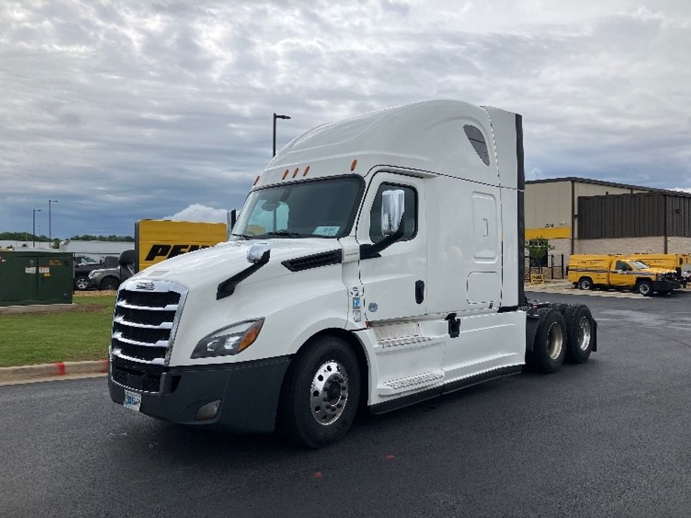 Sleeper Tractor-Heavy Duty Tractors-Freightliner-2020-T12664ST-Madison-AL-645,522\n\t\tmiles-$ 54,750 - Image 3
