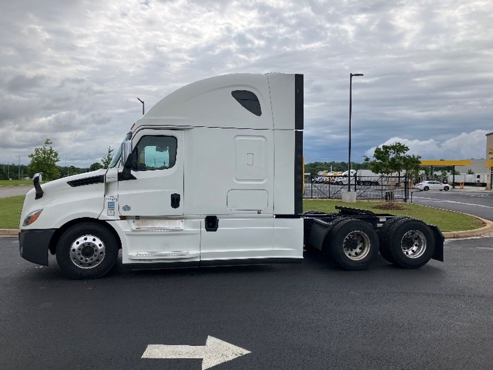 Sleeper Tractor-Heavy Duty Tractors-Freightliner-2020-T12664ST-Madison-AL-645,522\n\t\tmiles-$ 54,750 - Image 4