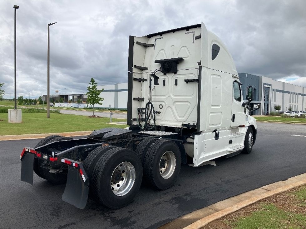 Sleeper Tractor-Heavy Duty Tractors-Freightliner-2020-T12664ST-Madison-AL-645,522\n\t\tmiles-$ 54,750 - Image 7