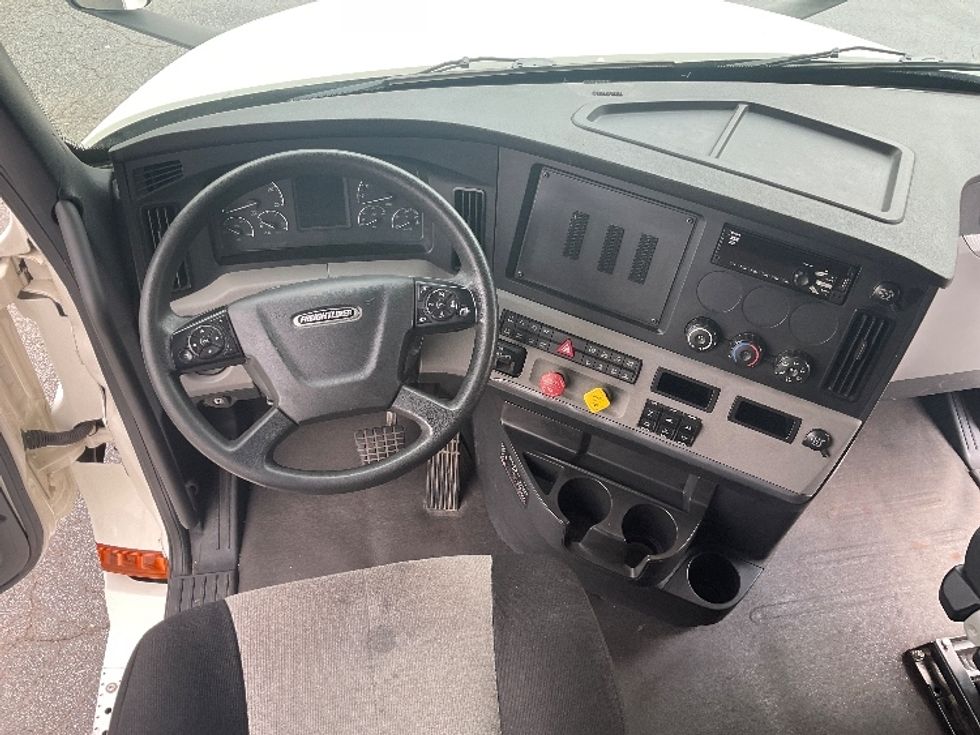 Sleeper Tractor-Heavy Duty Tractors-Freightliner-2020-T12664ST-Mcdonough-GA-524,830\n\t\tmiles-$ 60,500 - Image 11