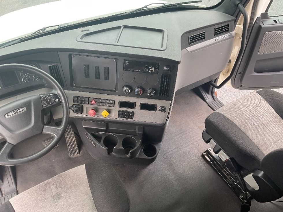 Sleeper Tractor-Heavy Duty Tractors-Freightliner-2020-T12664ST-Mcdonough-GA-524,830\n\t\tmiles-$ 60,500 - Image 12