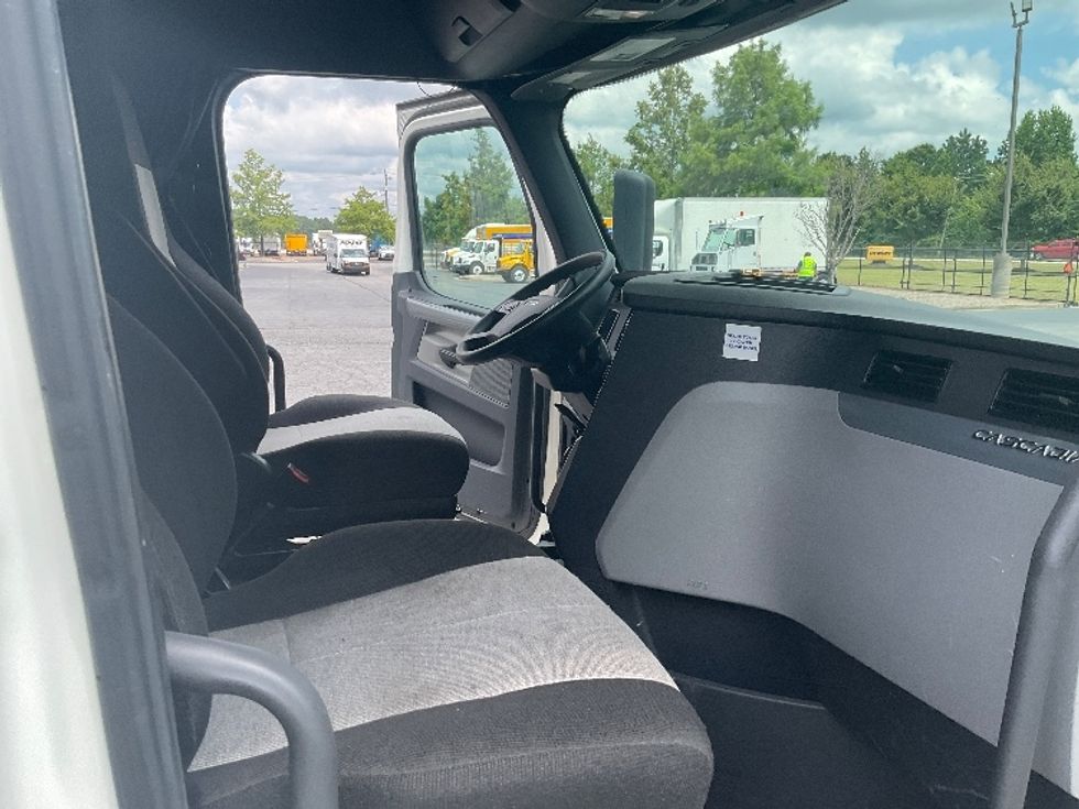 Sleeper Tractor-Heavy Duty Tractors-Freightliner-2020-T12664ST-Mcdonough-GA-524,830\n\t\tmiles-$ 60,500 - Image 15