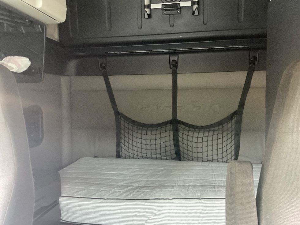 Sleeper Tractor-Heavy Duty Tractors-Freightliner-2020-T12664ST-Mcdonough-GA-524,830\n\t\tmiles-$ 60,500 - Image 16