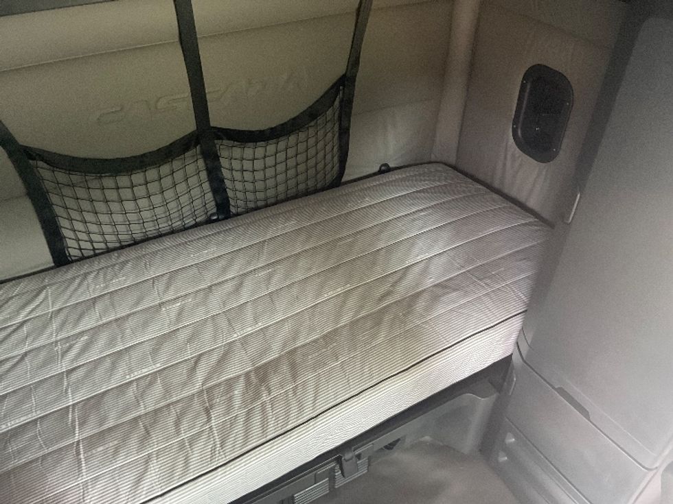 Sleeper Tractor-Heavy Duty Tractors-Freightliner-2020-T12664ST-Mcdonough-GA-524,830\n\t\tmiles-$ 60,500 - Image 17