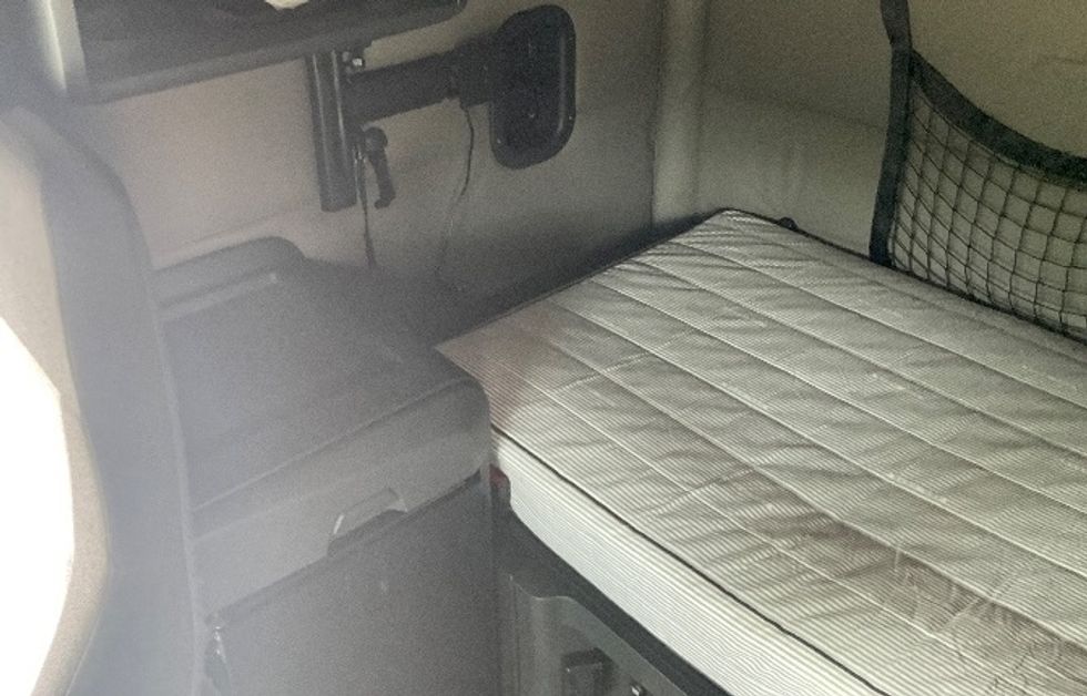 Sleeper Tractor-Heavy Duty Tractors-Freightliner-2020-T12664ST-Mcdonough-GA-524,830\n\t\tmiles-$ 60,500 - Image 19