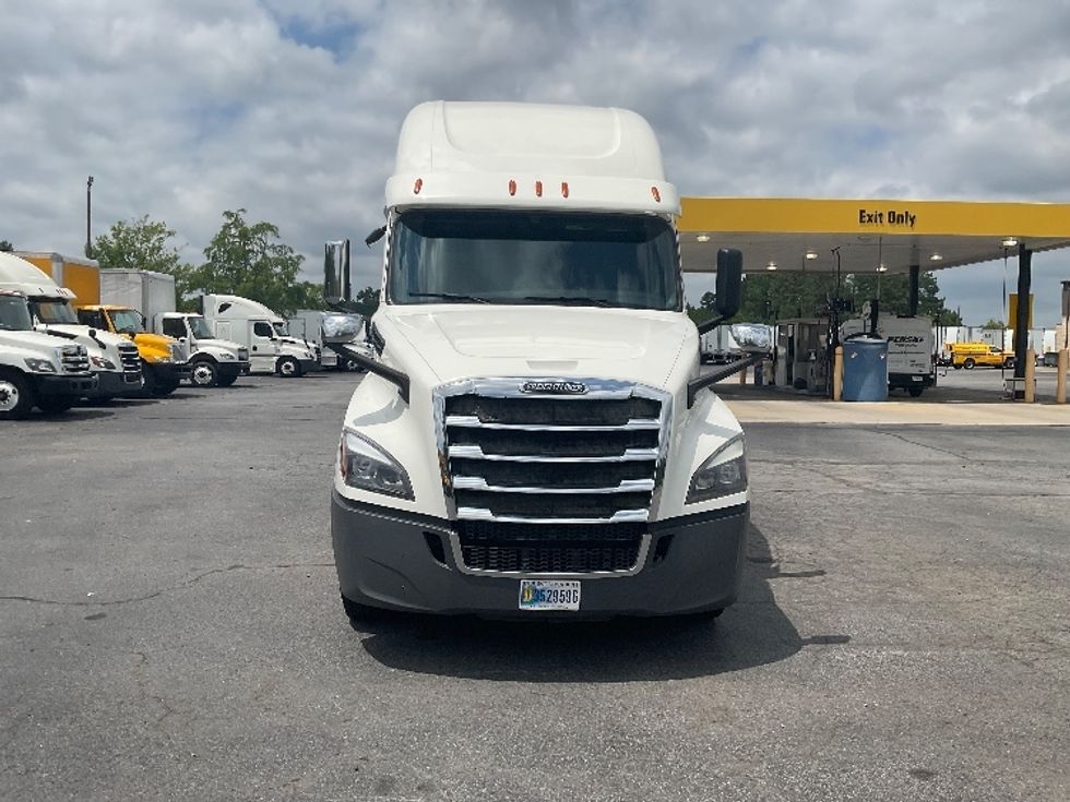 Sleeper Tractor-Heavy Duty Tractors-Freightliner-2020-T12664ST-Mcdonough-GA-524,830\n\t\tmiles-$ 60,500 - Image 2