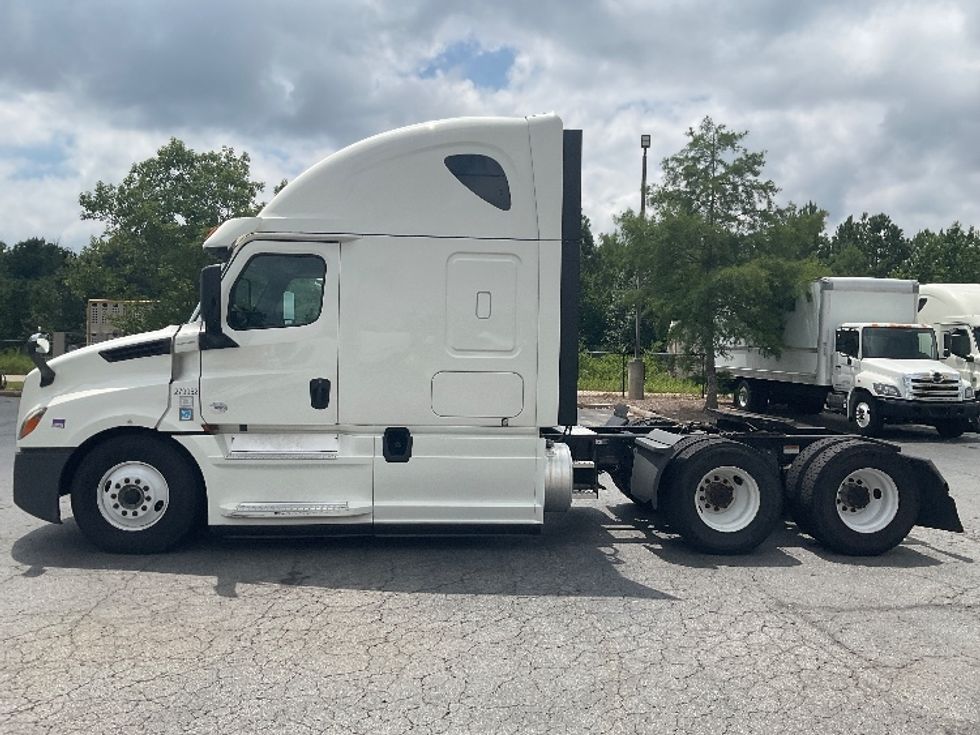 Sleeper Tractor-Heavy Duty Tractors-Freightliner-2020-T12664ST-Mcdonough-GA-524,830\n\t\tmiles-$ 60,500 - Image 4