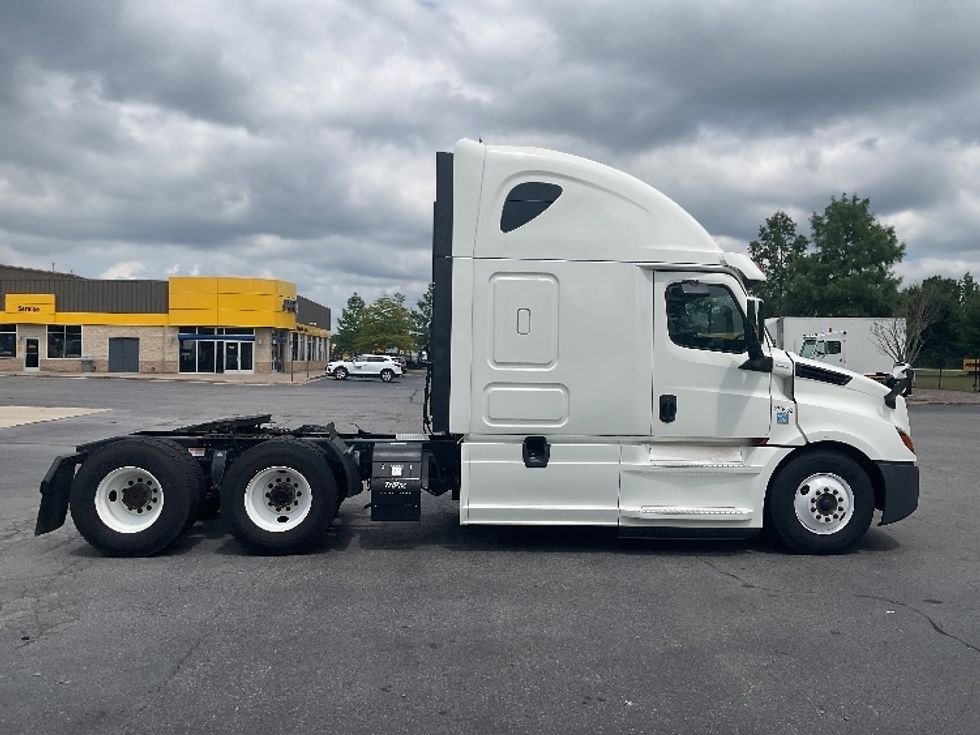 Sleeper Tractor-Heavy Duty Tractors-Freightliner-2020-T12664ST-Mcdonough-GA-524,830\n\t\tmiles-$ 60,500 - Image 8