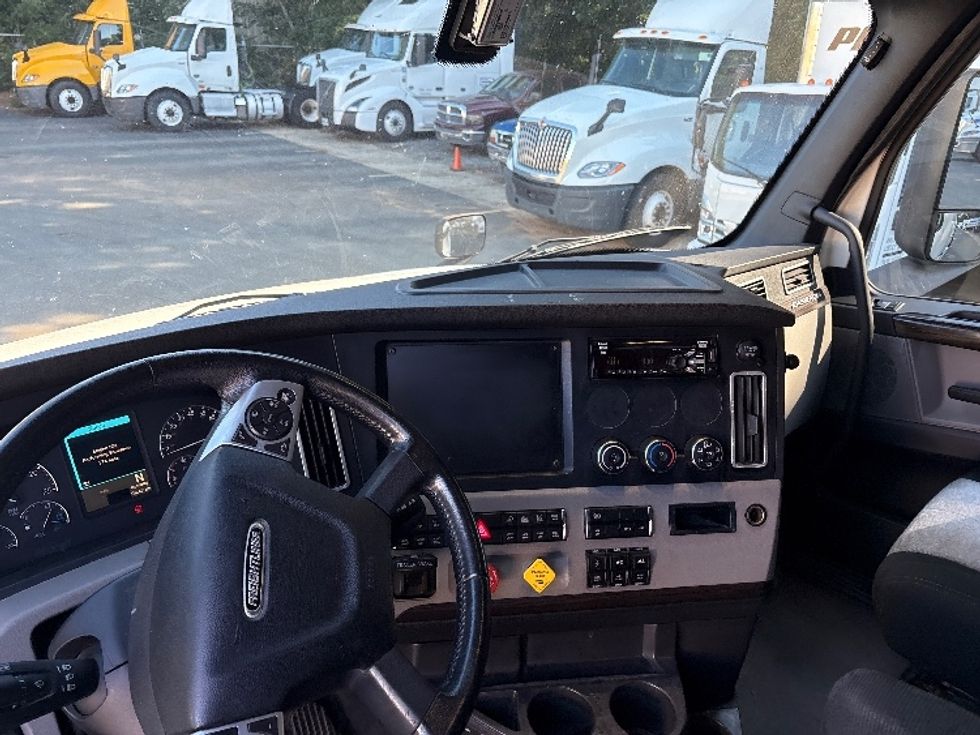Sleeper Tractor-Heavy Duty Tractors-Freightliner-2020-T12664ST-Mebane-NC-383,609\n\t\tmiles-$ 70,000 - Image 10
