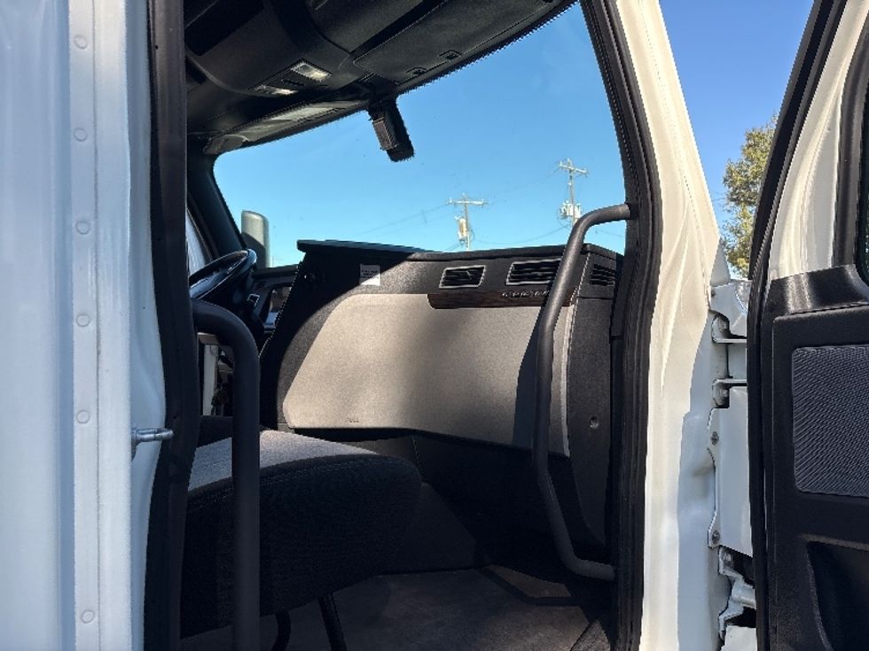 Sleeper Tractor-Heavy Duty Tractors-Freightliner-2020-T12664ST-Mebane-NC-383,609\n\t\tmiles-$ 70,000 - Image 13