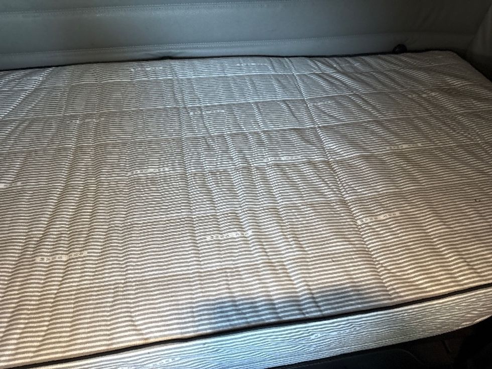 Sleeper Tractor-Heavy Duty Tractors-Freightliner-2020-T12664ST-Mebane-NC-383,609\n\t\tmiles-$ 70,000 - Image 17