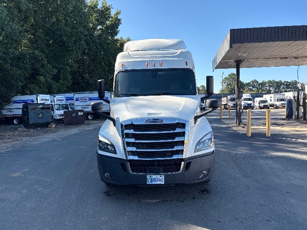 Sleeper Tractor-Heavy Duty Tractors-Freightliner-2020-T12664ST-Mebane-NC-383,609\n\t\tmiles-$ 70,000 - Image 2