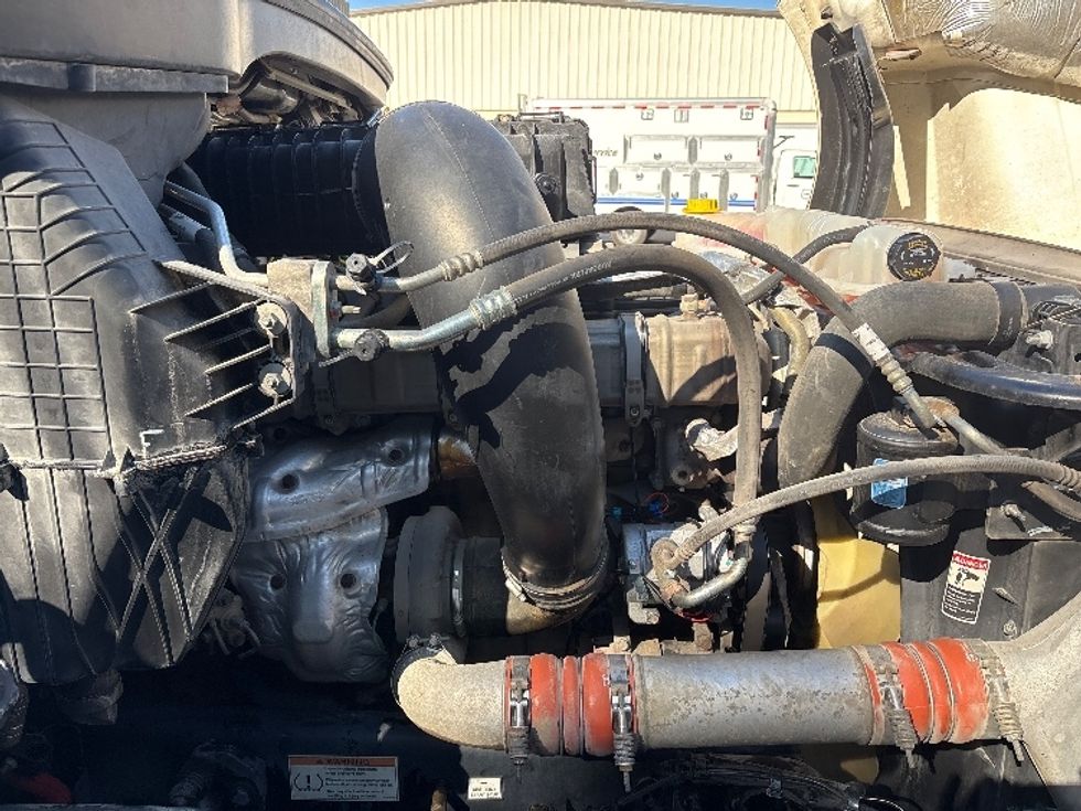 Sleeper Tractor-Heavy Duty Tractors-Freightliner-2020-T12664ST-Mebane-NC-383,609\n\t\tmiles-$ 70,000 - Image 20