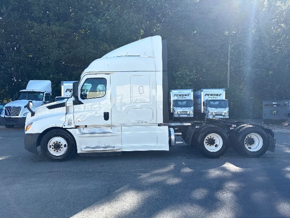 Sleeper Tractor-Heavy Duty Tractors-Freightliner-2020-T12664ST-Mebane-NC-383,609\n\t\tmiles-$ 70,000 - Image 4