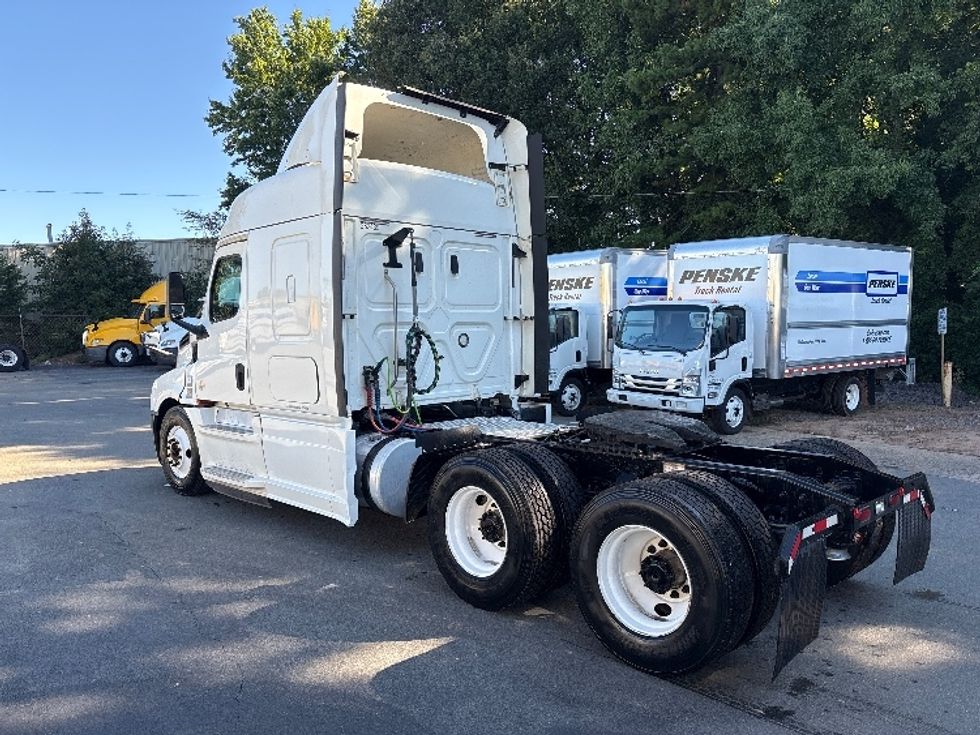 Sleeper Tractor-Heavy Duty Tractors-Freightliner-2020-T12664ST-Mebane-NC-383,609\n\t\tmiles-$ 70,000 - Image 5