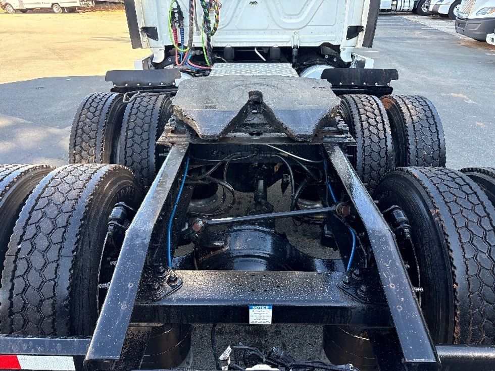 Sleeper Tractor-Heavy Duty Tractors-Freightliner-2020-T12664ST-Mebane-NC-383,609\n\t\tmiles-$ 70,000 - Image 6