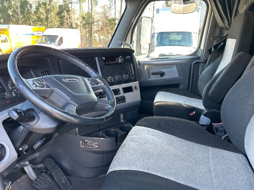 Sleeper Tractor-Heavy Duty Tractors-Freightliner-2020-T12664ST-Mebane-NC-557,476\n\t\tmiles-$ 52,250 - Image 10
