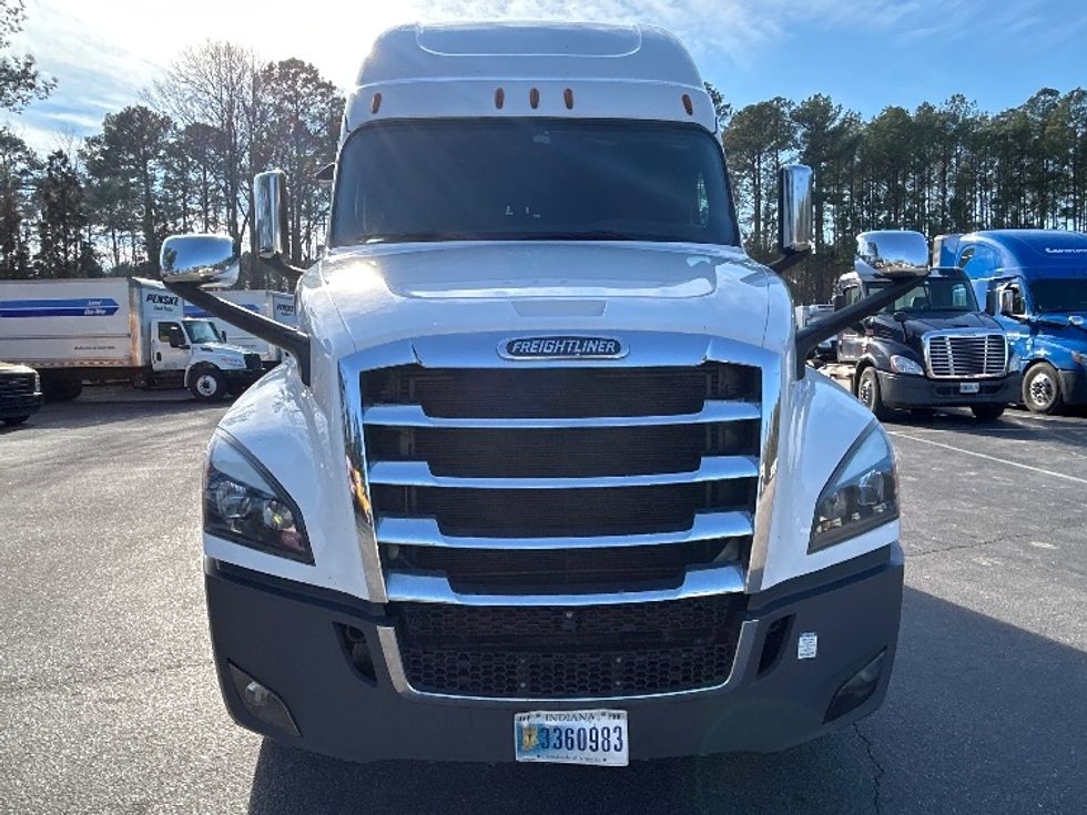 Sleeper Tractor-Heavy Duty Tractors-Freightliner-2020-T12664ST-Mebane-NC-557,476\n\t\tmiles-$ 52,250 - Image 2