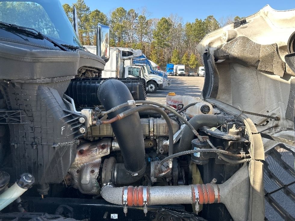 Sleeper Tractor-Heavy Duty Tractors-Freightliner-2020-T12664ST-Mebane-NC-557,476\n\t\tmiles-$ 52,250 - Image 20