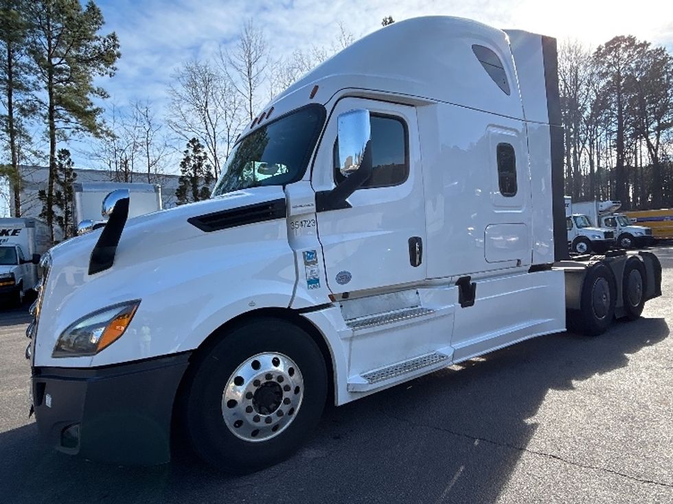 Sleeper Tractor-Heavy Duty Tractors-Freightliner-2020-T12664ST-Mebane-NC-557,476\n\t\tmiles-$ 52,250 - Image 3