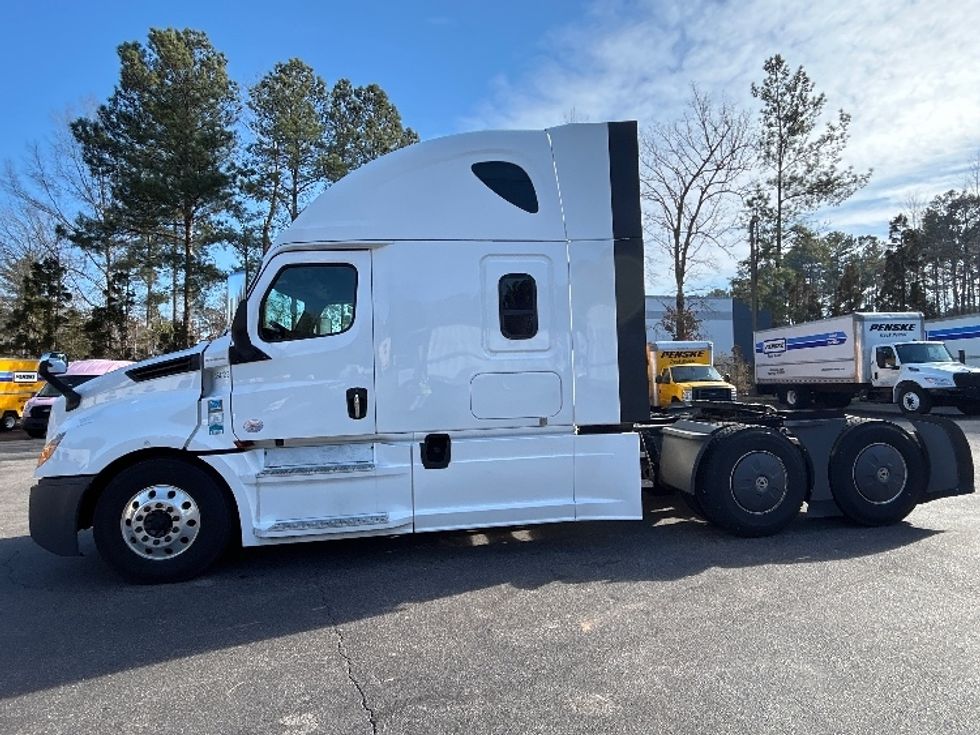 Sleeper Tractor-Heavy Duty Tractors-Freightliner-2020-T12664ST-Mebane-NC-557,476\n\t\tmiles-$ 52,250 - Image 4
