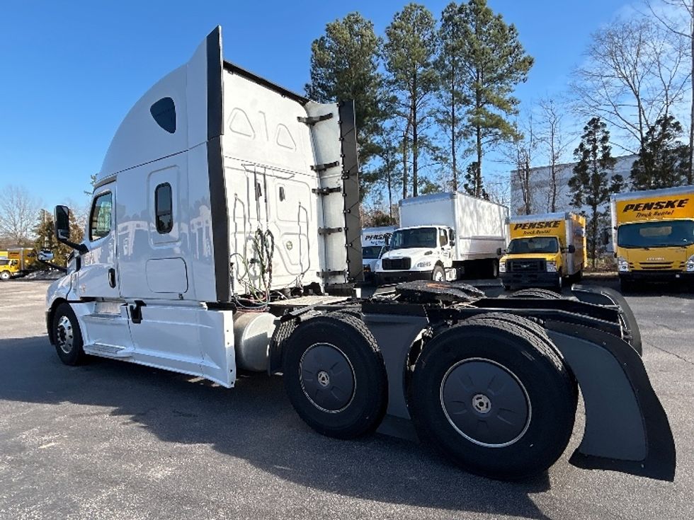 Sleeper Tractor-Heavy Duty Tractors-Freightliner-2020-T12664ST-Mebane-NC-557,476\n\t\tmiles-$ 52,250 - Image 5