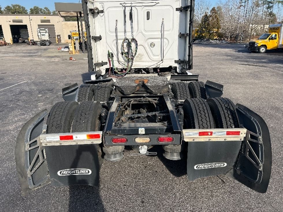 Sleeper Tractor-Heavy Duty Tractors-Freightliner-2020-T12664ST-Mebane-NC-557,476\n\t\tmiles-$ 52,250 - Image 6