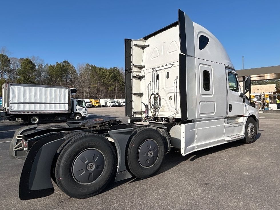 Sleeper Tractor-Heavy Duty Tractors-Freightliner-2020-T12664ST-Mebane-NC-557,476\n\t\tmiles-$ 52,250 - Image 7