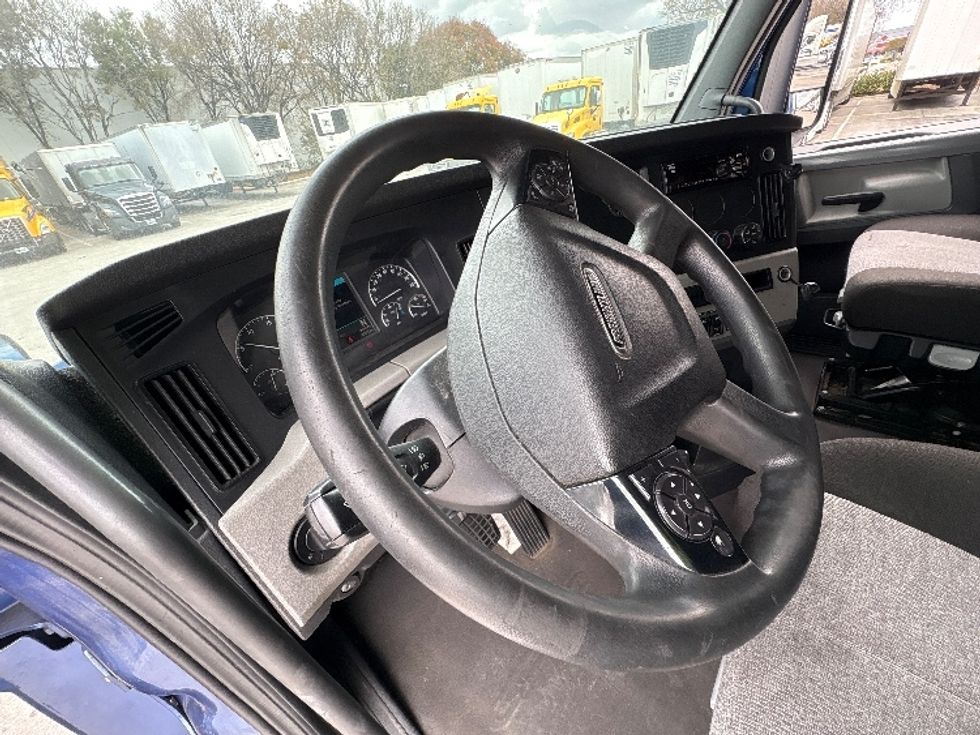 Sleeper Tractor-Heavy Duty Tractors-Freightliner-2020-T12664ST-Medley-FL-615,186\n\t\tmiles-$ 53,250 - Image 10