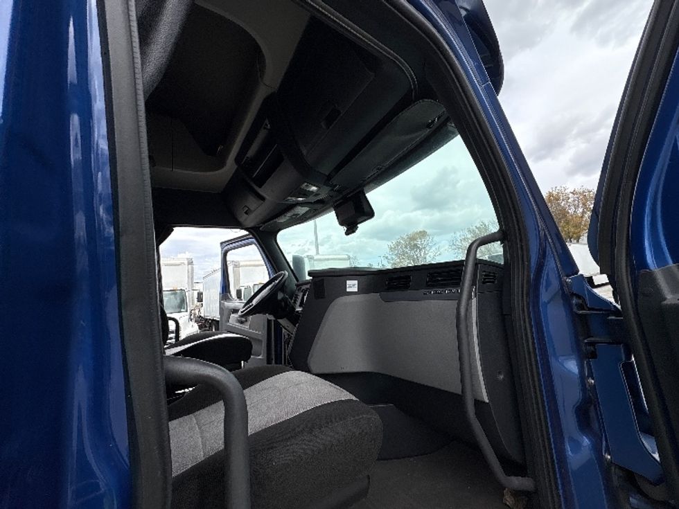 Sleeper Tractor-Heavy Duty Tractors-Freightliner-2020-T12664ST-Medley-FL-615,186\n\t\tmiles-$ 53,250 - Image 15