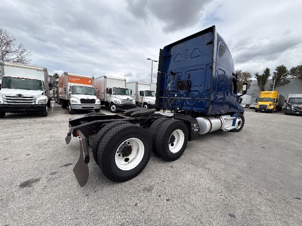 Sleeper Tractor-Heavy Duty Tractors-Freightliner-2020-T12664ST-Medley-FL-615,186\n\t\tmiles-$ 53,250 - Image 7
