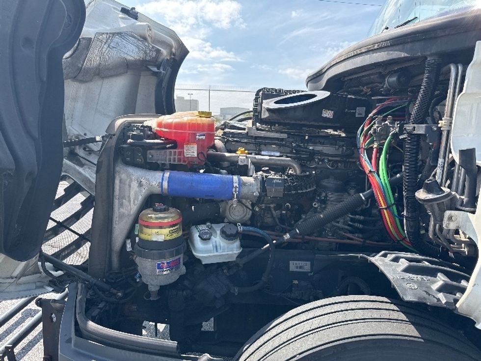 Sleeper Tractor-Heavy Duty Tractors-Freightliner-2020-T12664ST-Memphis-TN-530,452\n\t\tmiles-$ 62,250 - Image 21