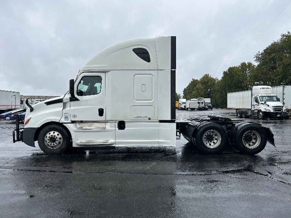Sleeper Tractor-Heavy Duty Tractors-Freightliner-2020-T12664ST-Memphis-TN-530,452\n\t\tmiles-$ 62,250 - Image 4