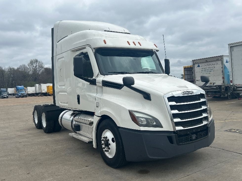 Sleeper Tractor-Heavy Duty Tractors-Freightliner-2020-T12664ST-Memphis-TN-564,727\n\t\tmiles-$ 53,500 - Image 1