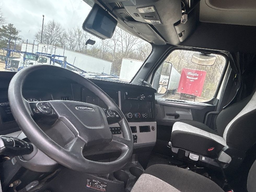 Sleeper Tractor-Heavy Duty Tractors-Freightliner-2020-T12664ST-Memphis-TN-564,727\n\t\tmiles-$ 53,500 - Image 10