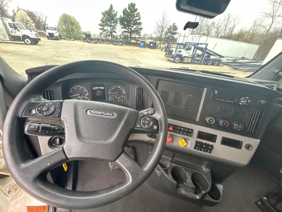 Sleeper Tractor-Heavy Duty Tractors-Freightliner-2020-T12664ST-Memphis-TN-564,727\n\t\tmiles-$ 53,500 - Image 11