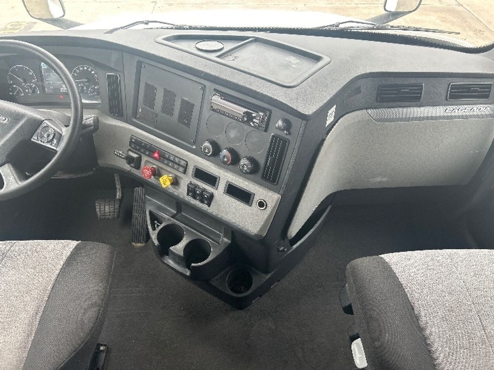 Sleeper Tractor-Heavy Duty Tractors-Freightliner-2020-T12664ST-Memphis-TN-564,727\n\t\tmiles-$ 53,500 - Image 12