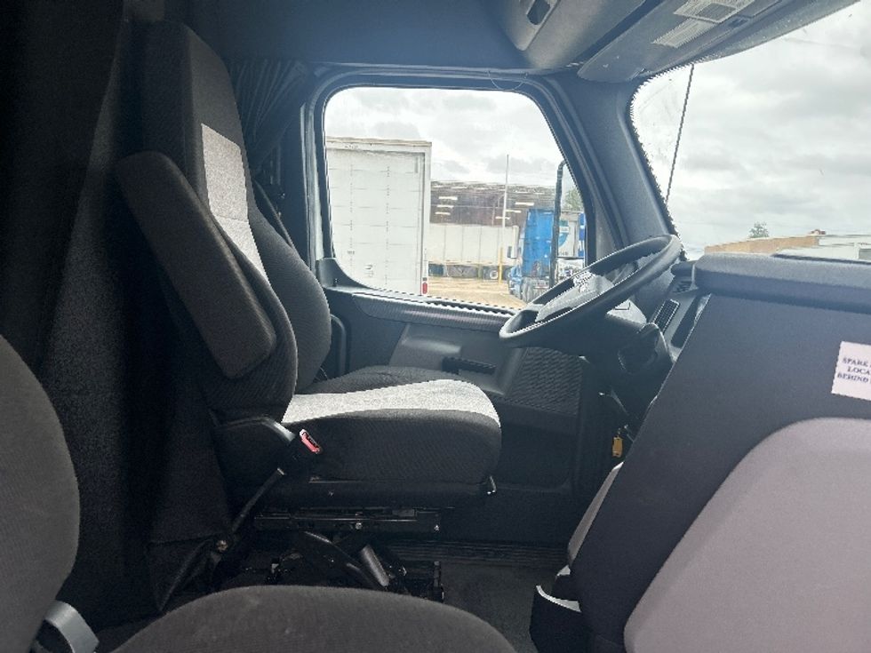 Sleeper Tractor-Heavy Duty Tractors-Freightliner-2020-T12664ST-Memphis-TN-564,727\n\t\tmiles-$ 53,500 - Image 15