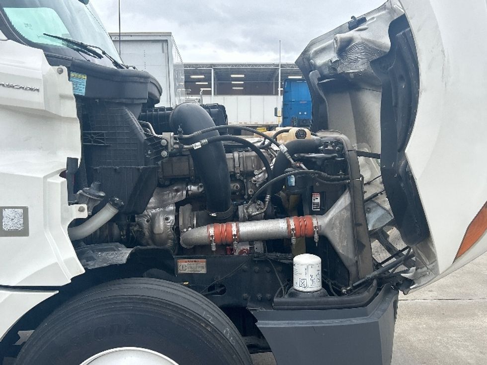 Sleeper Tractor-Heavy Duty Tractors-Freightliner-2020-T12664ST-Memphis-TN-564,727\n\t\tmiles-$ 53,500 - Image 20