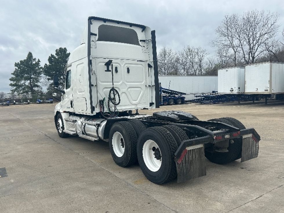 Sleeper Tractor-Heavy Duty Tractors-Freightliner-2020-T12664ST-Memphis-TN-564,727\n\t\tmiles-$ 53,500 - Image 5