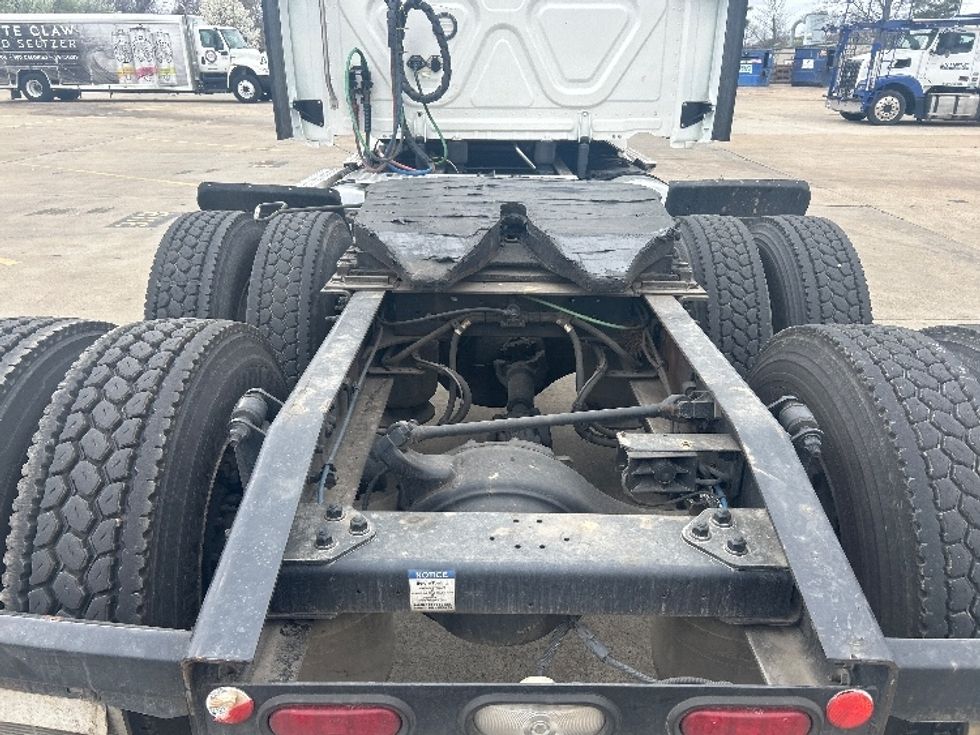 Sleeper Tractor-Heavy Duty Tractors-Freightliner-2020-T12664ST-Memphis-TN-564,727\n\t\tmiles-$ 53,500 - Image 6