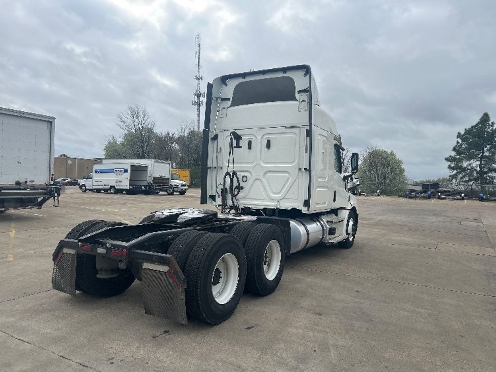 Sleeper Tractor-Heavy Duty Tractors-Freightliner-2020-T12664ST-Memphis-TN-564,727\n\t\tmiles-$ 53,500 - Image 7
