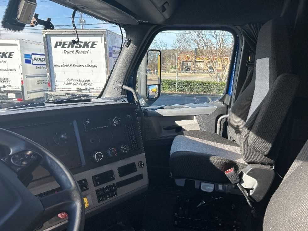 Sleeper Tractor-Heavy Duty Tractors-Freightliner-2020-T12664ST-Memphis-TN-798,929\n\t\tmiles-$ 36,000 - Image 10