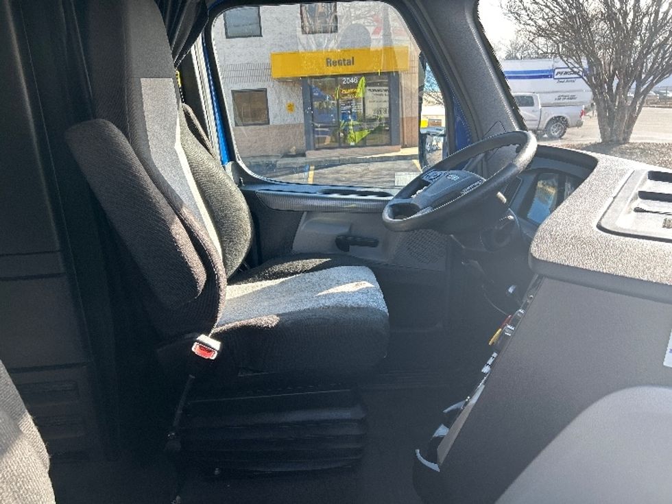 Sleeper Tractor-Heavy Duty Tractors-Freightliner-2020-T12664ST-Memphis-TN-798,929\n\t\tmiles-$ 36,000 - Image 15